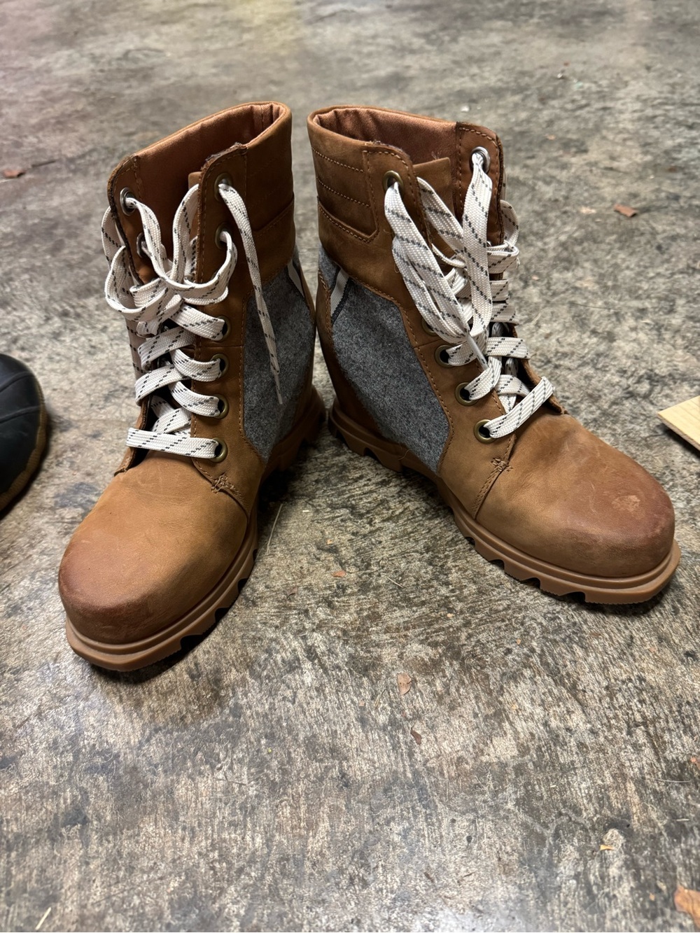 Sorel Joan of arctic Brown Nubuck and Gray Wool Lace-Up wedge boots
